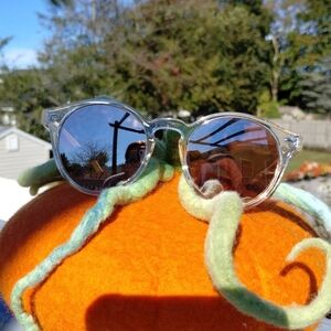 Stylish Clear Frame Women's Sunglasses